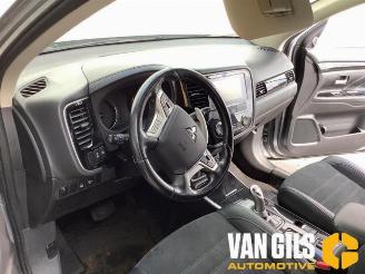 Mitsubishi Outlander Outlander (GF/GG), SUV, 2012 / 2022 2.0 16V PHEV 4x4 picture 14