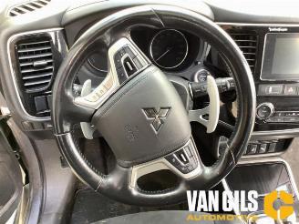 Mitsubishi Outlander Outlander (GF/GG), SUV, 2012 / 2022 2.0 16V PHEV 4x4 picture 18