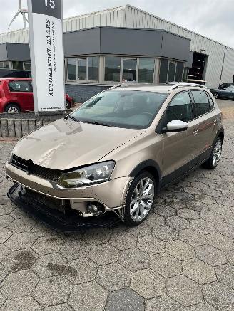 Voiture accidenté Volkswagen Polo 1.2 TSI Cross 2017/1