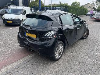 Peugeot 208 1.2 VTi Allure picture 3