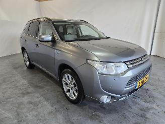 krockskadad bil auto Mitsubishi Outlander 2.0 PHEV Instyle 2013/11