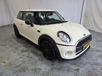Damaged car Mini One 1.2 Salt 2015/8