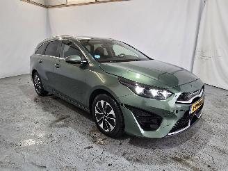 krockskadad bil auto Kia Ceed 1.6 GDI PHEV DynamicPlusLine 2024/2