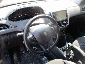 Peugeot 208 1.6 e HDI Blue Lease picture 15