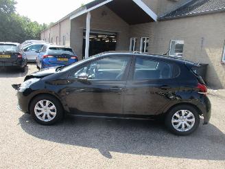 Peugeot 208 1.2 PureT BlueLion NAP REST BPM 400 EURO !!!! picture 4