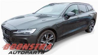 Vrakbiler auto Volvo V-60 V60 II (ZW), Combi, 2018 2.0 T6 16V Twin Engine 2021/5