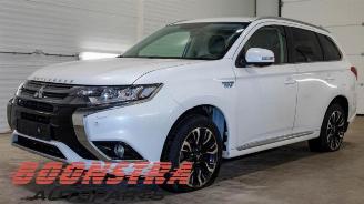  Mitsubishi Outlander Outlander (GF/GG), SUV, 2012 / 2022 2.0 16V PHEV 4x4 2016/3
