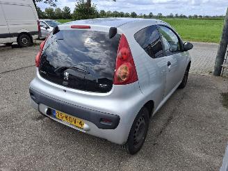 Peugeot 107  picture 6