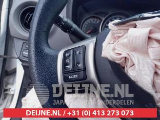 Toyota Yaris Yaris III (P13), Hatchback, 2010 / 2020 1.0 12V VVT-i picture 18