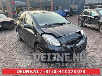 Vrakbiler auto Toyota Yaris Yaris II (P9), Hatchback, 2005 / 2014 1.33 16V Dual VVT-I 2009/8