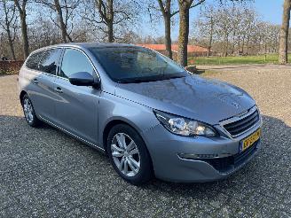 Damaged car Peugeot 308 1.6 BluedHdi Pack 2015/5