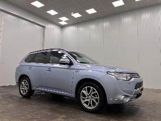 krockskadad bil auto Mitsubishi Outlander 2.0 PHEV AWD Instyle+ Navi Clima 2014/11