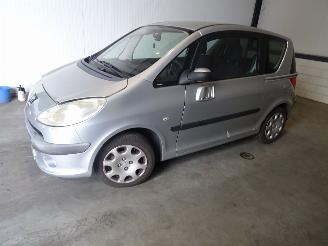 Uttjänta bilar auto Peugeot 1007 1.4 2006/8