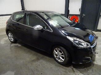disassembly passenger cars Peugeot 208 1.2 THP 2018/4