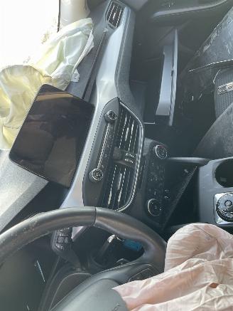 Ford Focus 1.0 ecoboost titanium business picture 5