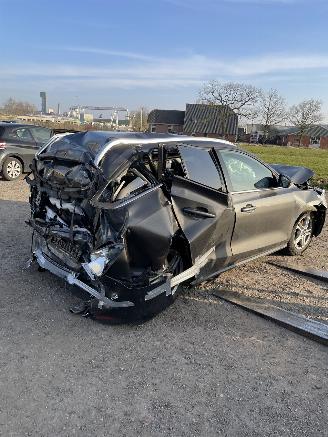 Ford Focus 1.0 ecoboost titanium business picture 3