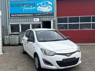 Coche siniestrado Hyundai I-20 i20, Hatchback, 2008 / 2015 1.2i 16V 2014/10