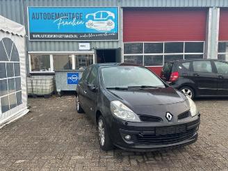 Vrakbiler auto Renault Clio Clio III (BR/CR), Hatchback, 2005 / 2014 1.6 16V 2006/6