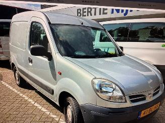 krockskadad bil auto Nissan Kubistar  2004/1