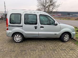 Renault Kangoo 1.6 16V MPV  Benzine 1.598cc 70kW (95pk) FWD 2001-06/2008-01 (KC0L; KC0P; KC0S; KC1N) K4M752 picture 3