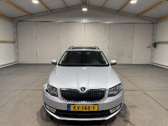 Skoda Octavia 1.6TDI 81kW Automaat Panoramadak picture 4