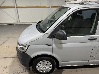 Volkswagen Transporter 2.0TDI 75kW L2H1 DC Comfortline Plus picture 17