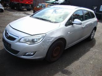 skadebil auto Opel Astra  2013/1