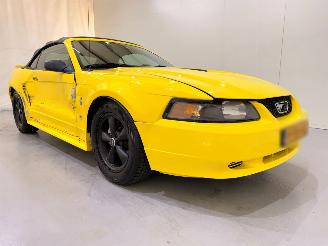 krockskadad bil auto Ford USA Mustang Convertible 3.8 V6 Automaat 2001/2