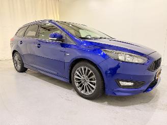 krockskadad bil auto Ford Focus Wagon 1.5 ST-Line Navi/Clima 2017/5