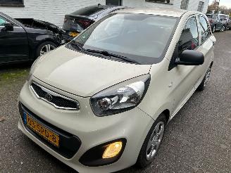 krockskadad bil auto Kia Picanto 1.0 CVVT Comfort Plus 2011/12