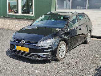 damaged passenger cars Volkswagen Golf 1.5 TSI Comfortline Navi Clima Cruise 2018/8