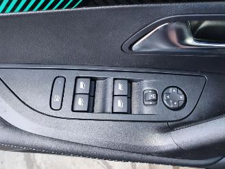 Peugeot 2008 P24E 1.2P Aut picture 39