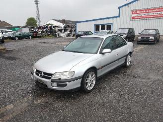 Opel Omega 2.5 Zilver 147 voor Onderdelen picture 1