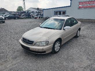 Vrakbiler auto Opel Omega 2.2 16V Beige Z489 Onderdelen Y22XE Motor 2000/3