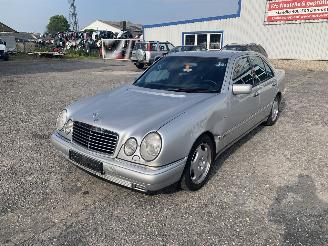 rozbiórka samochody osobowe Mercedes E-klasse W210 E200 Zilver 744 Onderdelen 111942 Motor 1996/10
