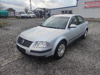 Démontage voiture Volkswagen Passat 3BG 2.0 Zilver LA7W Onderdelen AZM Motor 2003/2