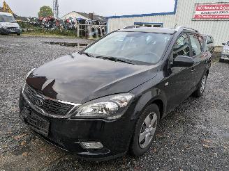 Kia Ceed 1.4 Schwarz picture 1