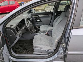 Opel Vectra 2.0 DTI picture 10