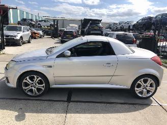 Auto incidentate Opel Tigra 14i 16v 88000 km 2009/6