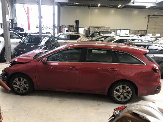 Vaurioauto  passenger cars Kia Ceed Sportswagon 1.0 T-GDi MHEV DynamicLine Automaat 2023/2