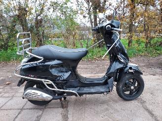 Vrakbiler bromfiets Vespa   2010/6