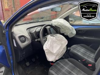 Peugeot 108 108, Hatchback, 2014 1.0 12V VVT-i picture 9