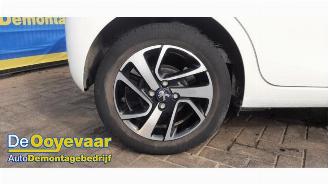 Peugeot 108 108, Hatchback, 2014 1.0 12V VVT-i picture 4