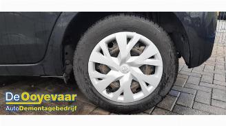 Toyota Yaris Yaris III (P13), Hatchback, 2010 / 2020 1.0 12V VVT-i picture 4