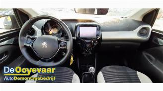 Peugeot 108 108, Hatchback, 2014 1.2 VTi 12V picture 2