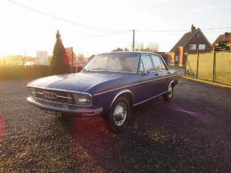 skadebil auto Audi 100  1971/6
