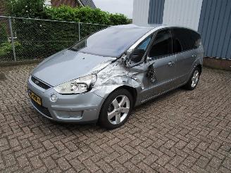 Vaurioauto  passenger cars Ford S-Max 2.0 CDTI Navi Clima 5-Pers. 2009/1