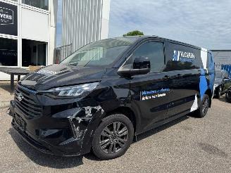 skadebil bedrijf Ford Transit Custom 320 AUTOMAAT 2.0 TDCI L2H1 Limited 2024/8