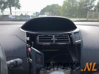 Toyota Yaris Yaris II (P9), Hatchback, 2005 / 2014 1.33 16V Dual VVT-I picture 16