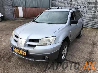 Vrakbiler auto Mitsubishi Outlander Outlander (CU), SUV, 2001 / 2007 2.0 16V 4x2 2006/12